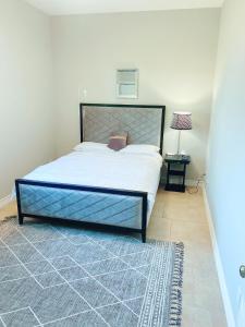 Vuode tai vuoteita majoituspaikassa Large Luxury 4 Bed Guest House In King City