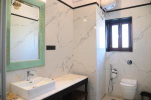 Kamar mandi di K D PALACE - Heritage Hotel On Fort