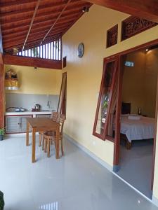 Kuchyň nebo kuchyňský kout v ubytování Bali Asli Guest House by EPS