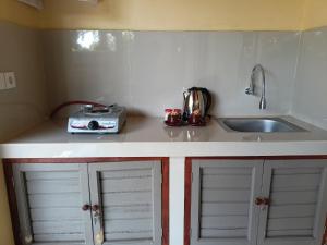 Kuchyň nebo kuchyňský kout v ubytování Bali Asli Guest House by EPS