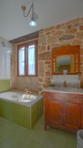 a bathroom with a tub and a sink and a mirror at Posada Venta Hornizo in Arenas de Iguña