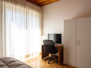 a bedroom with a bed and a desk with a computer at Casa Verdi Colli in Montecastrilli