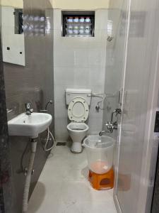 Ένα μπάνιο στο Hotel Laxminarayan Niwas