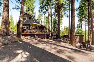 a house in the middle of a forest with trees at Fernwood in Shaver Lake