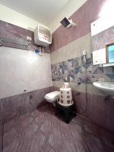 a bathroom with a shower and a toilet and a sink at Mellow Mount Private Homestay in Ooty