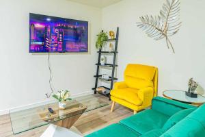 a living room with a blue couch and a yellow chair at 2B2B APT Newly Remodeled in Pasadena