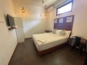 Postel nebo postele na pokoji v ubytování Dhoani Inn
