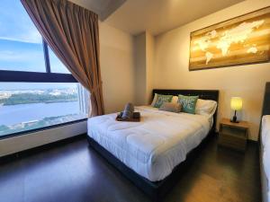 Postel nebo postele na pokoji v ubytování Loft Suite Seaview 2BR JB CIQ 8pax