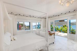 A bed or beds in a room at Sabrinas Haus - Adult Only +14