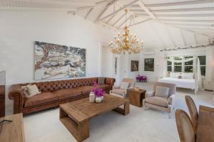 A seating area at Sabrinas Haus - Adult Only +14
