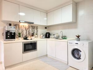 Kuchyň nebo kuchyňský kout v ubytování Loft Suite Seaview 2BR JB CIQ 8pax