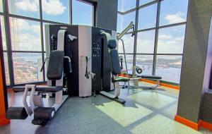 Fitness centrum a/nebo fitness zařízení v ubytování Loft Suite Seaview 2BR JB CIQ 8pax