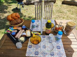 a picnic table with food and drinks on it at Les bourrines du marais, Le bourrineau in Sallertaine