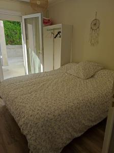 Кровать или кровати в номере Maison vue sur le bassin, proche du centre ville