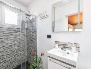 a bathroom with a sink and a shower at LAS VALKIRIAS in El Paso