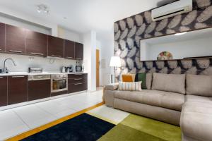 Kuchyň nebo kuchyňský kout v ubytování Urban Oasis with free parking