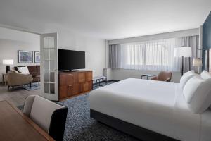 Letto o letti in una camera di The Alloy, a DoubleTree by Hilton - Valley Forge