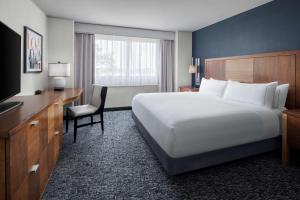 Letto o letti in una camera di The Alloy, a DoubleTree by Hilton - Valley Forge