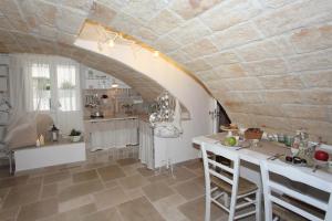 a kitchen with a stone wall and an archway at La Vitagira in Monopoli