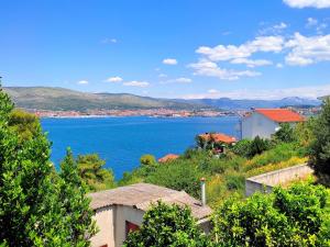 a view of a large body of water at Apartment Tea 1 in Okrug Donji