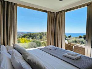 a large bed in a room with a large window at Moonlit BB Spa Art boutique Cab in Teulada