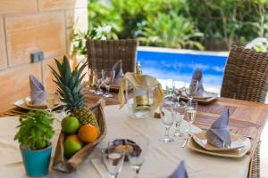 Restoran atau tempat makan lain di Casa Sa Raconada (Swimming Pool / Free WIFI)