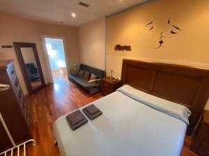 a bedroom with a bed with birds on the wall at Casa Rural Goñi in Cabañas de Ebro