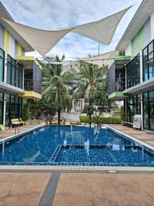 a swimming pool in the middle of a building at Homie Non - โฮมมี่ นนท์ in Ban Bang Khwang