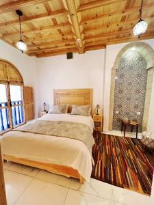 Postel nebo postele na pokoji v ubytování Riad Al Manara + 37 fotografií