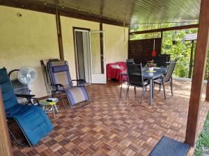 Chambre aux Gorges de Daluis的休息区