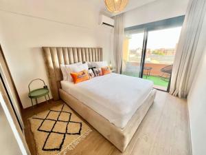 Postel nebo postele na pokoji v ubytování Cozy&Elegant apartment/pool/city center/Gueliz + 8 fotografií