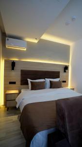 Ένα ή περισσότερα κρεβάτια σε δωμάτιο στο Hotel Shosh Modern