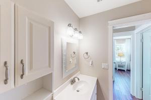 Bilik mandi di Littus House +18 gambar