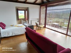 Een bed of bedden in een kamer bij Casas da Quinta da Cancela