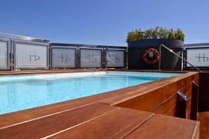Swimmingpoolen hos eller tæt på LHP Napoli Palace & SPA