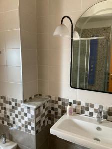 a bathroom with a sink and a mirror at IL RICCIO appartamento sul mare in Torre Melissa