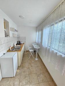 Kuchyň nebo kuchyňský kout v ubytování Booking Apartments Alone 2