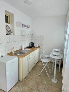 Kuchyň nebo kuchyňský kout v ubytování Booking Apartments Alone 2