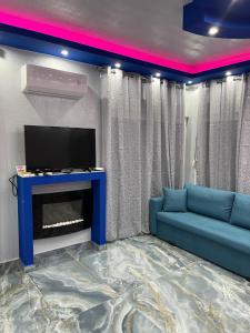 TV a/nebo společenská místnost v ubytování LUXURY STUDIO 1 FIRSTLINE SEA BY MAKHOME