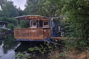 Příroda nedaleko ubytování na lodi