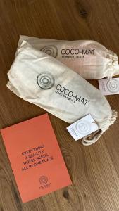 Um certificado, prêmio, placa ou outro documento exibido em EJ Boutique Suites