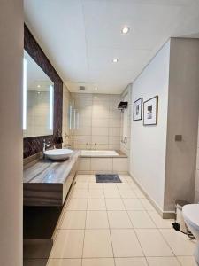 Koupelna v ubytování Luxury Paramount Apartment A103