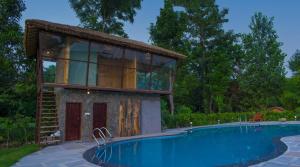 Bazén v ubytování juSTa Lazy Haven Corbett, Uttarakhand nebo v jeho okolí