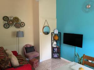 TV a/nebo společenská místnost v ubytování Sunrise Suite + 14 fotografií