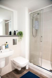 a bathroom with a shower and a toilet and a sink at Luxurious City Center 1 BR Vibrant Liverpool in Liverpool