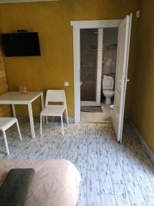 a room with a table and chairs and a toilet at Svitiaz Griada in Szack