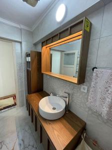 a bathroom with a sink and a mirror at Çift klimalı, 110m2, 3+1, metro 5dk, 1000mbps inte in Karşıyaka