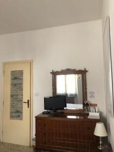 TV a/nebo společenská místnost v ubytování HOME TONINO