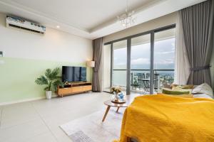 TV a/nebo společenská místnost v ubytování Diamond Island Highfloor RiverView 8min to D1