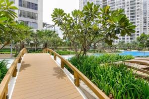 Bazén v ubytování Diamond Island Highfloor RiverView 8min to D1 nebo v jeho okolí